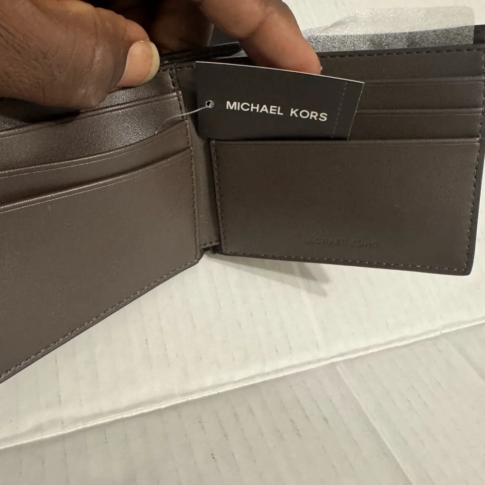 Michael Kors Brown Monogram Billfold Wallet - Picture 6 of 8